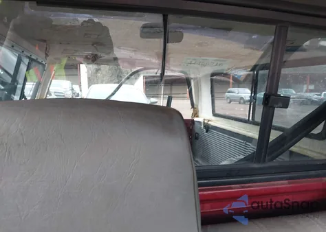 1991 Toyota Pickup 1/2 Ton Short Wheelbase z USA, uszkodzony, nr VIN JT4RN81A9M5125652